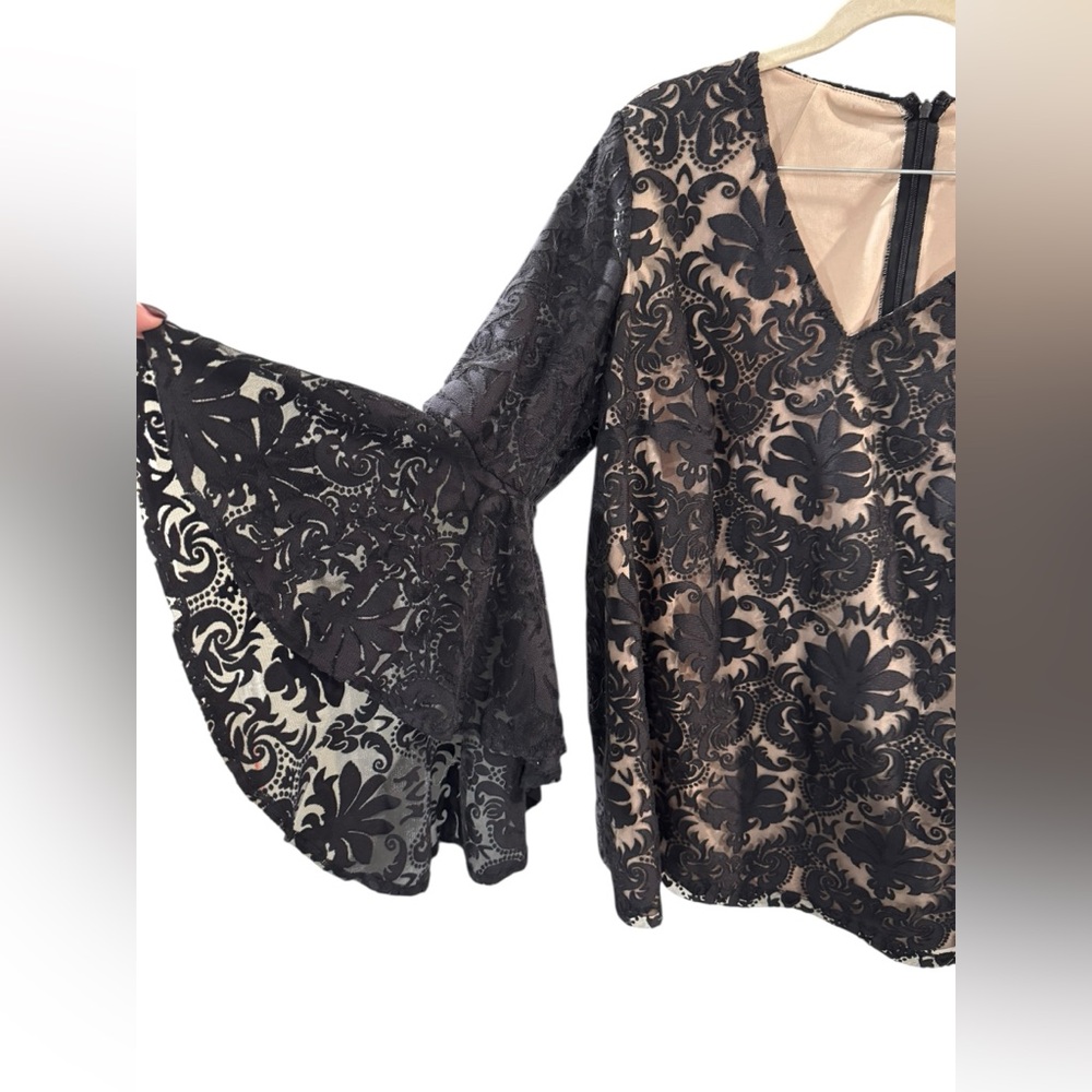 Roz & Ali Black Floral Lace Top - Picture 2 of 6
